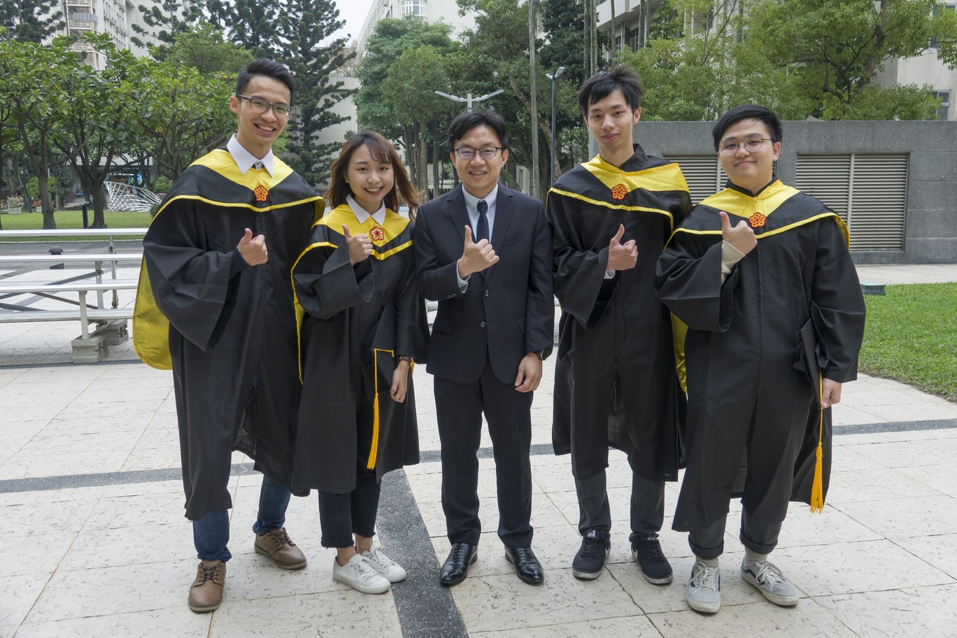 2019 Graduation group photo