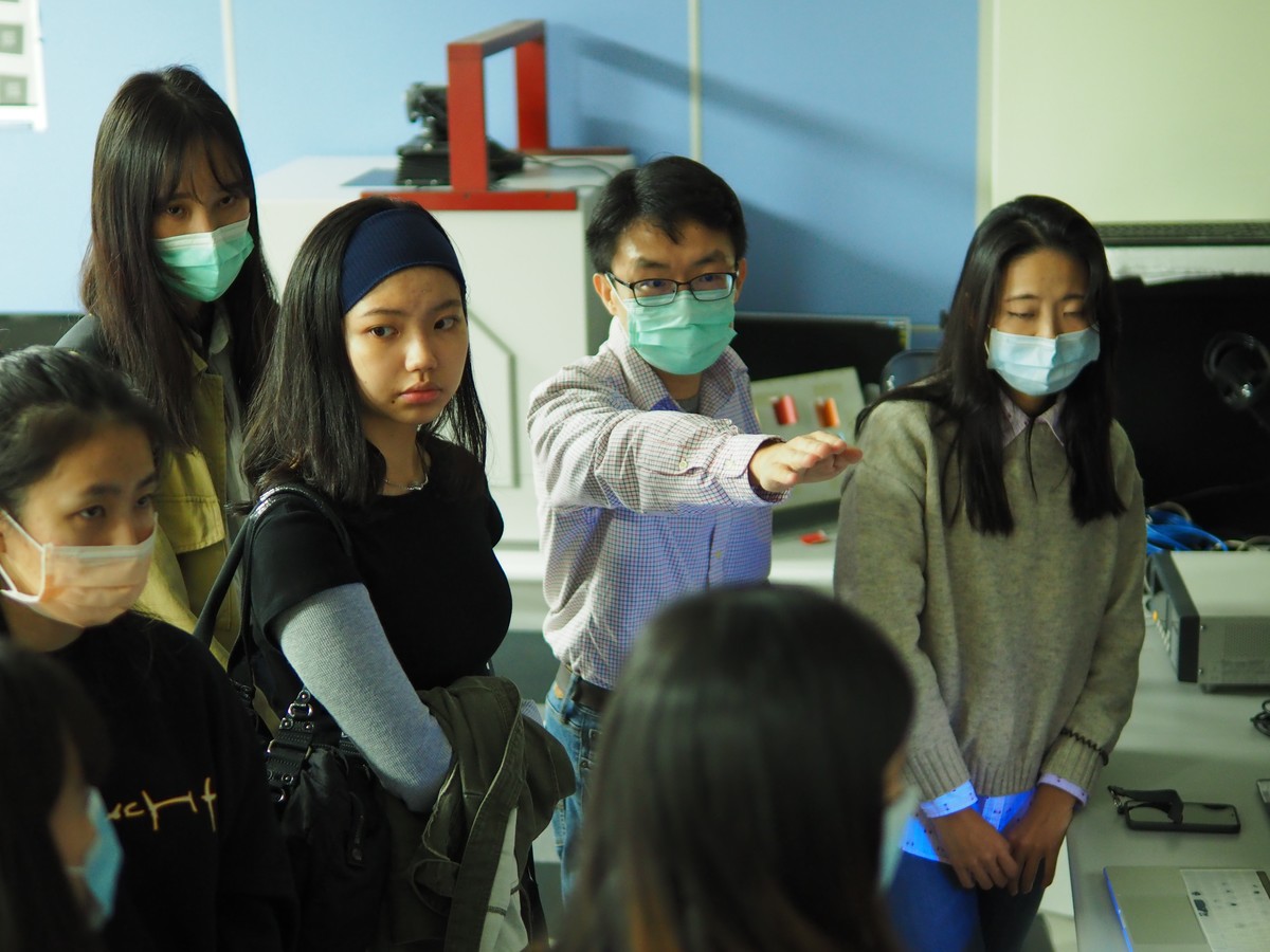 Students from National Taiwan Normal Univ. visit our graduate institute