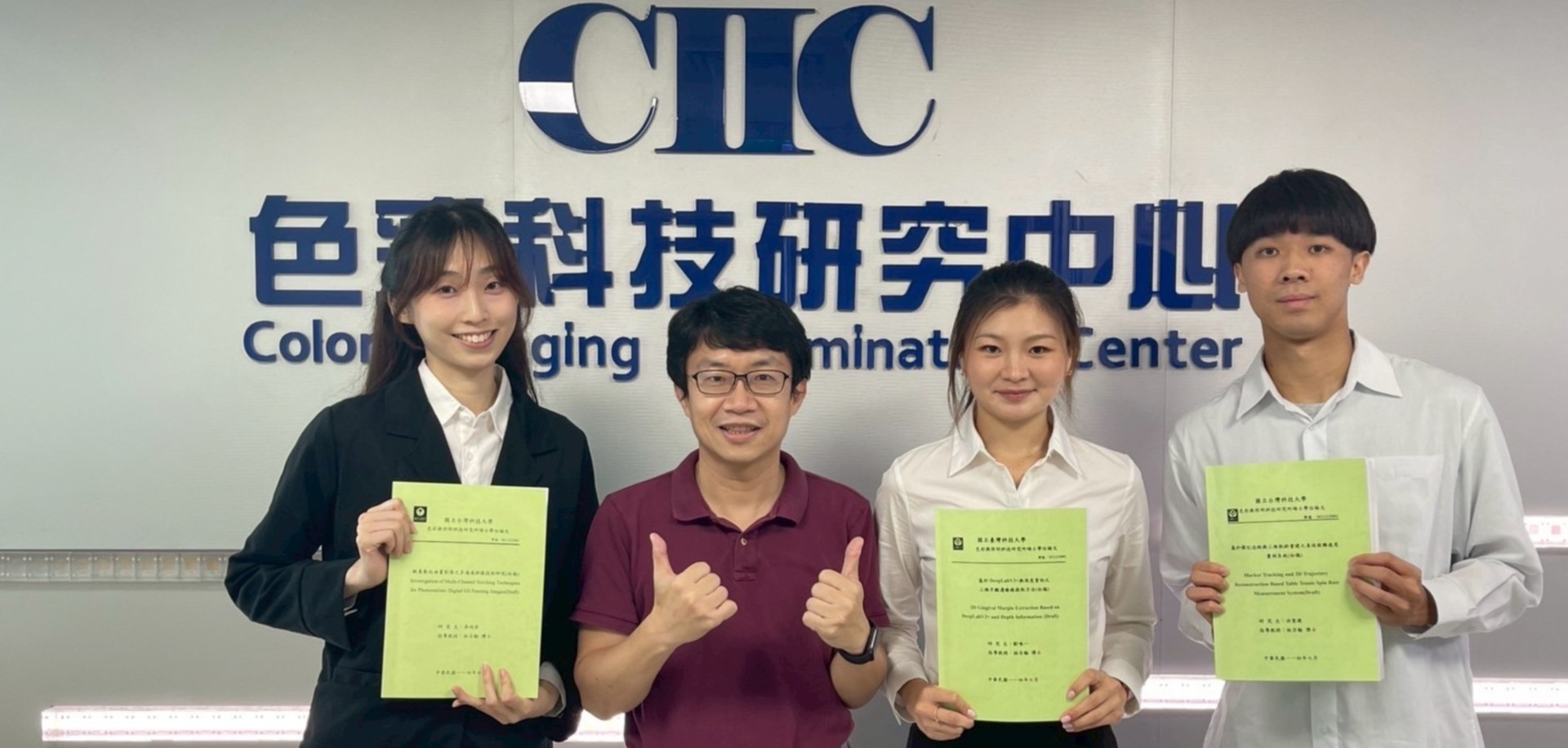 Congratulations to three laboratory members for passing their thesis defense
