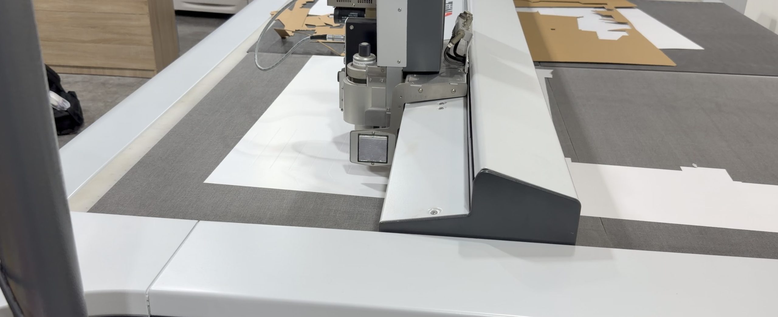 Laboratory tour of the Printing Research Center at the Xiyuan 29 Apparel Creation Base